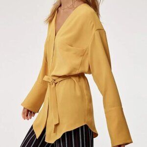 NWT Aritzia Wilfred Zelie Shirt Mustard Yellow Front Pocket Button Down Shirt XS